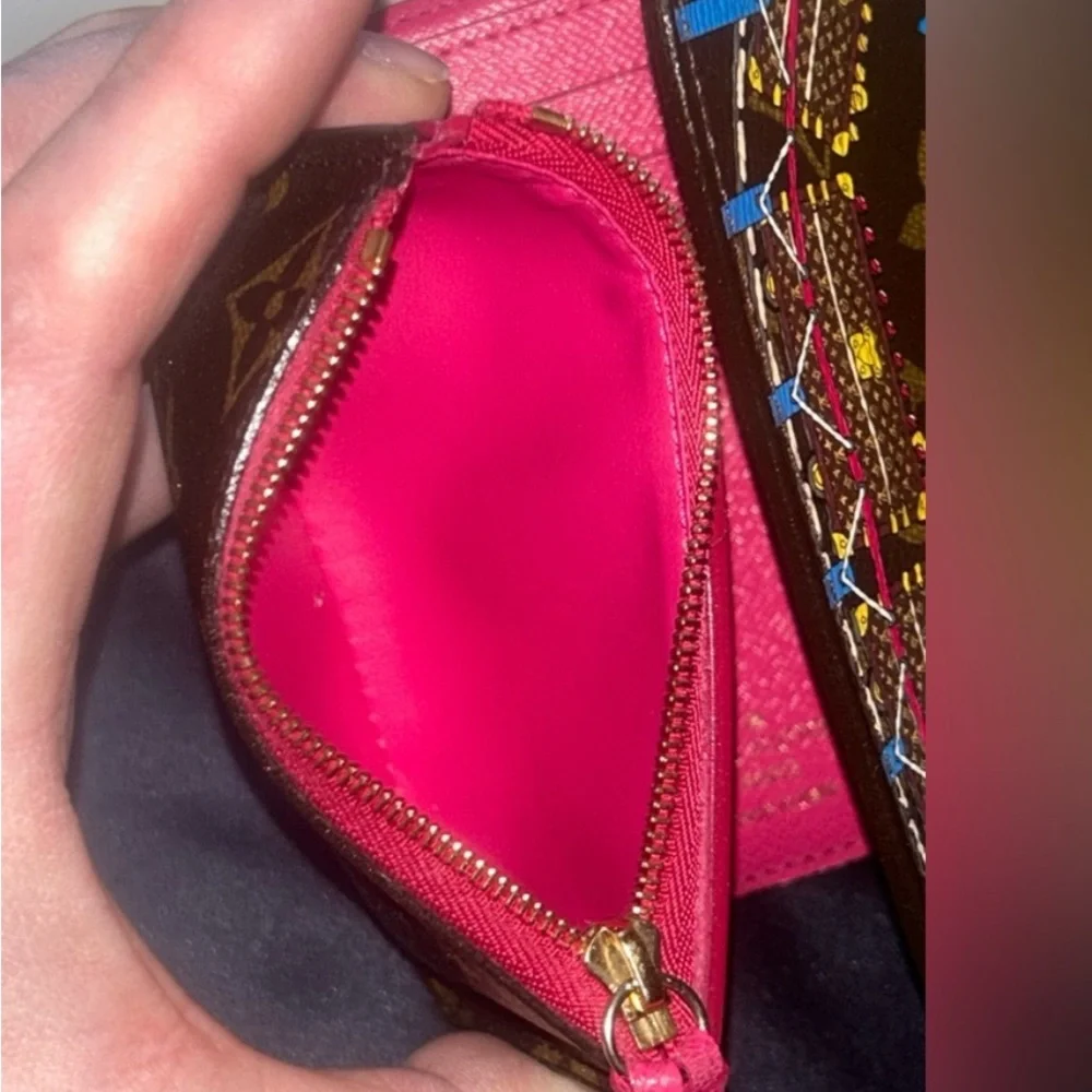 💞SOLD! Louis Vuitton Victorine Christmas Animation Wallet Monogram Rose Pivoine - Picture 13 of 15